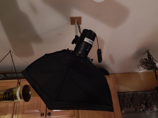 Flash and softbox ceiling mount